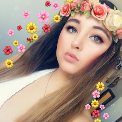 Profile Picture of Marie 🌼Angeline (@CarrMarir) on Twitter