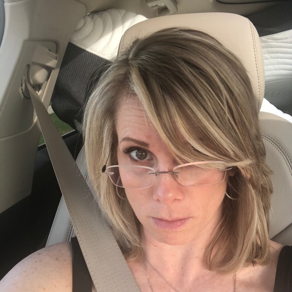 Profile Picture of Melanie Locking (@lockim3) on Poshmark