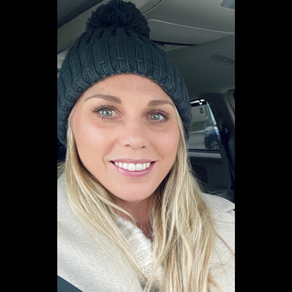 Profile Picture of Kelly Vogen (@kjvogen) on Poshmark