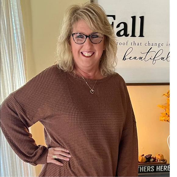 Profile Picture of Donna Hall (@dbh925) on Poshmark
