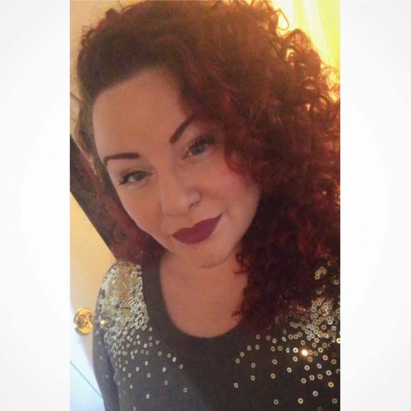 Profile Picture of Tarah Yoder (@tarahnicole11) on Poshmark