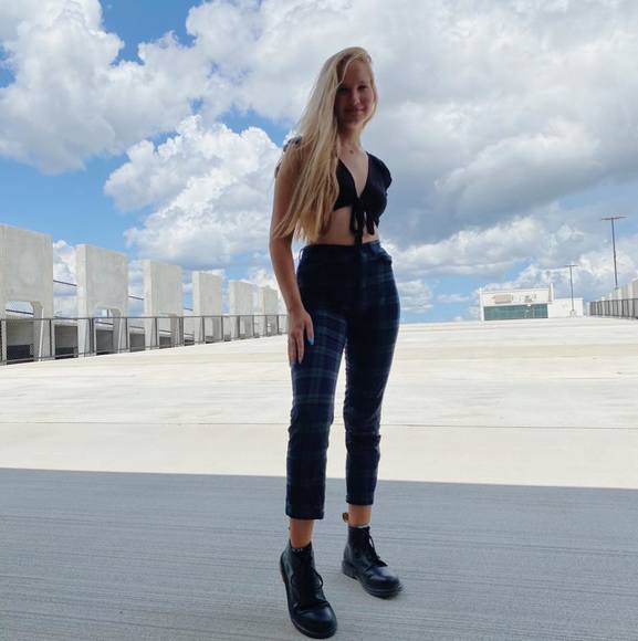 Profile Picture of Emery Macphaul (@moonpierox) on Poshmark