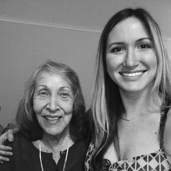 Profile Picture of Amanda Breakey (@abreak) on Poshmark