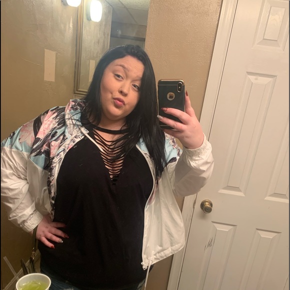 Profile Picture of Lauren Pickeral (@lmpickeral1) on Poshmark