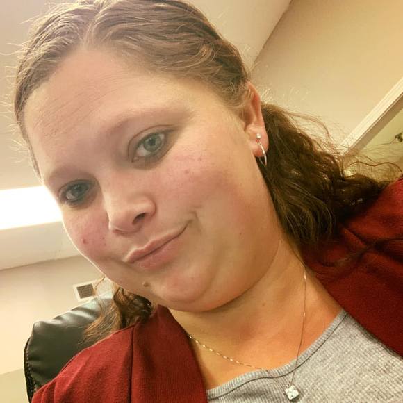 Profile Picture of Chrystal Gonzalez (@chrystalgonzale) on Poshmark