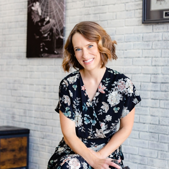 Profile Picture of Laura Pulliam (@laurampulliam) on Poshmark