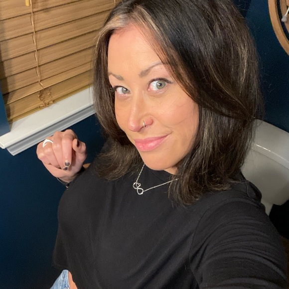 Profile Picture of Jenise Silinsky (@jsilinsky) on Poshmark