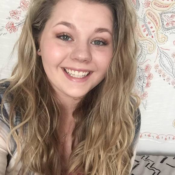 Profile Picture of Jessica Englerth (@jessicaenglerth) on Poshmark