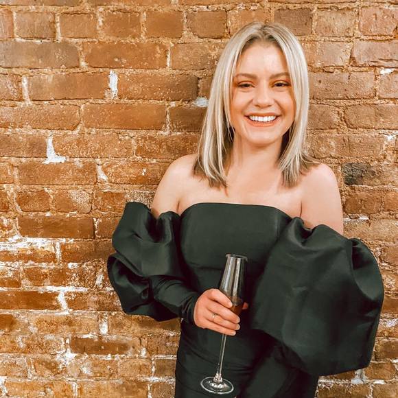 Profile Picture of Carmen Zanetti (@carmen13dz) on Poshmark