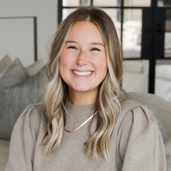 Profile Picture of Madison Whiteneck (@m_whiteneck) on Poshmark