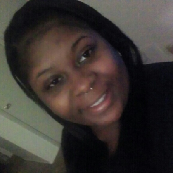 Profile Picture of Nikia Scott (@kiabia0213) on Poshmark