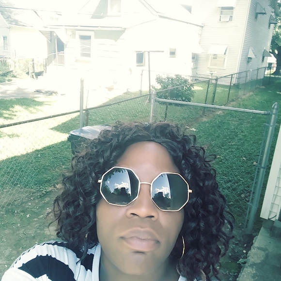 Oleen Beeler - Poshmark Profile Picture of Oleen Beeler (@oleenbeeler07) on Poshmark