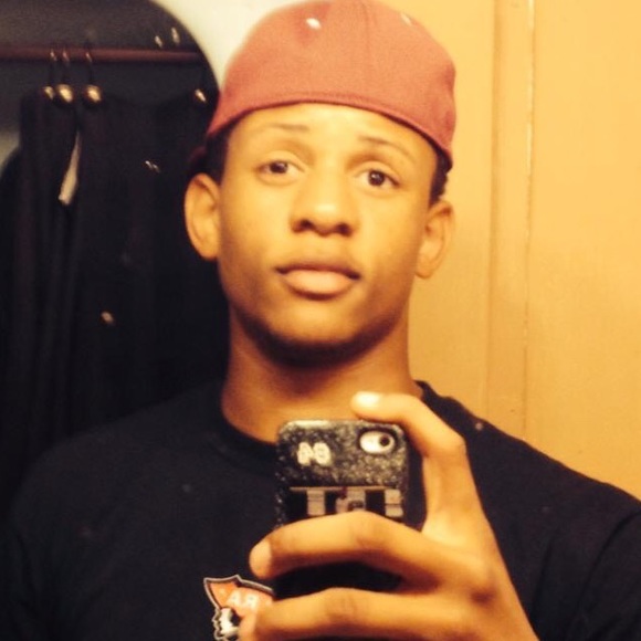 Profile Picture of Lummie Young (@lummiey4) on Poshmark