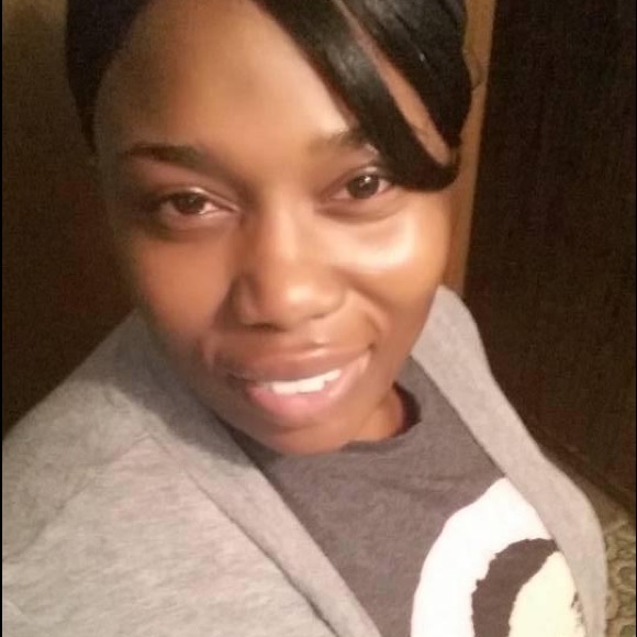 Profile Picture of Joshalynn Oates (@joshalynnoates) on Poshmark