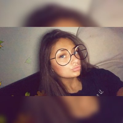 Profile Picture of Zoe Summers (@zoesummers12) on Twitter