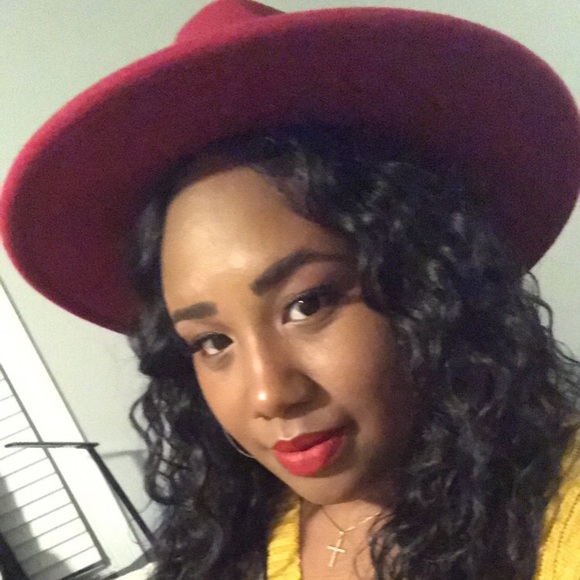 Profile Picture of Veronica Pridgen (@veronicapridgen) on Poshmark