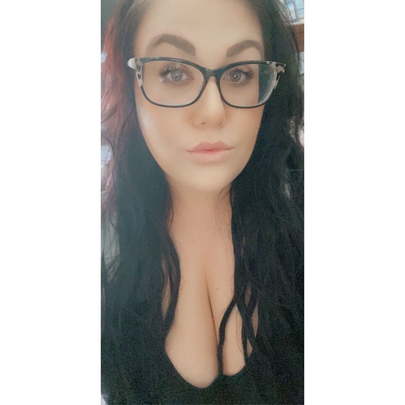 Profile Picture of Kiley Quinn (@kileyxoxo) on Poshmark