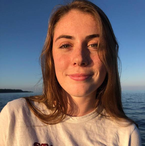 Profile Picture of Rachel Swords (@rachswords) on Poshmark