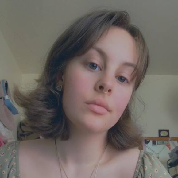Profile Picture of Julianna Savage (@julianna_sav) on Poshmark
