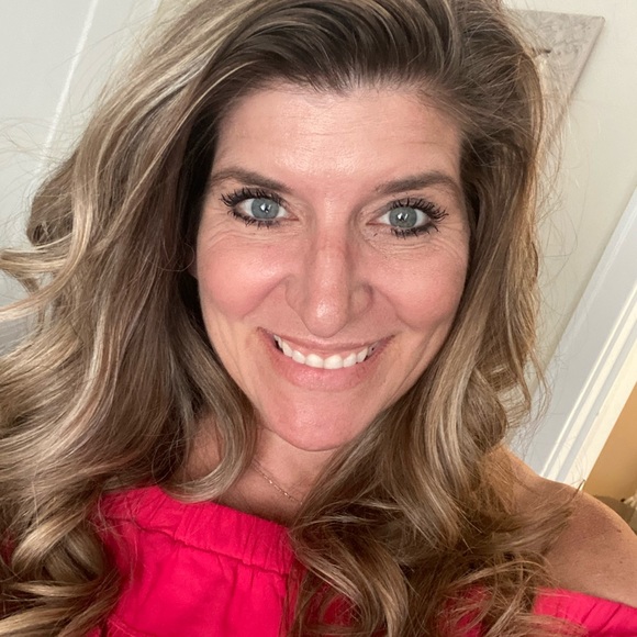 Profile Picture of Wendy Coursolle (@wendycoursolle) on Poshmark