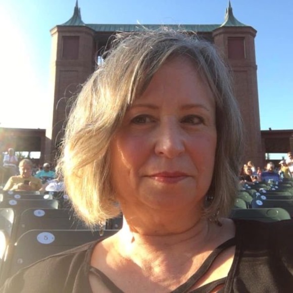 Profile Picture of Hollis Thomas (@mhollist6322) on Poshmark