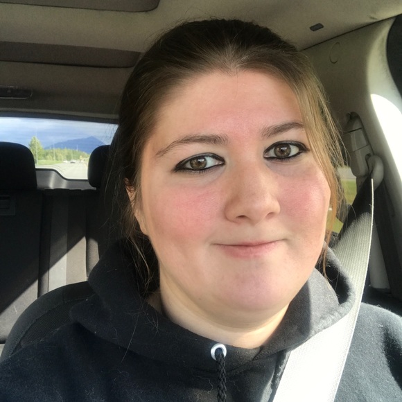 Profile Picture of Ariel Green (@arielcurtis85) on Poshmark