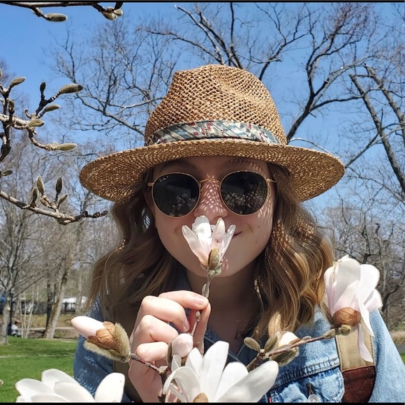 Profile Picture of Erica Mackeen (@ericam1275) on Poshmark