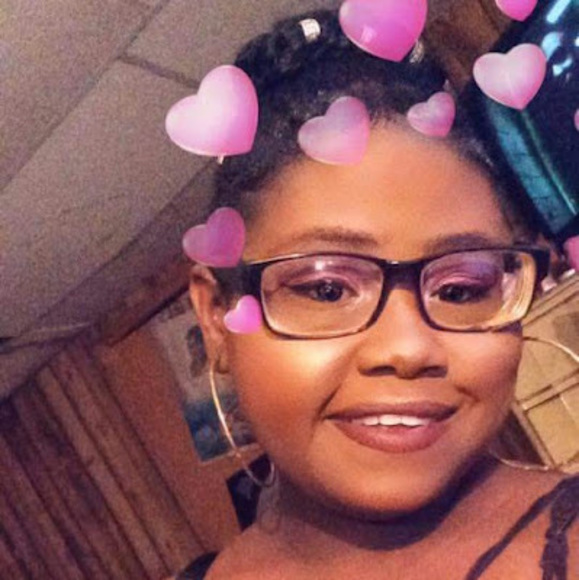 Profile Picture of Andrewia Lowery (@lillymahone15) on Poshmark