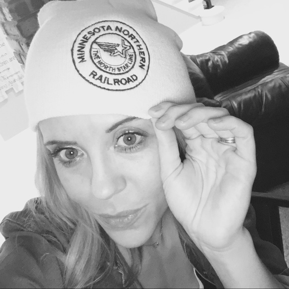 Profile Picture of Kelsey Bierwerth (@kelseybierwerth) on Poshmark