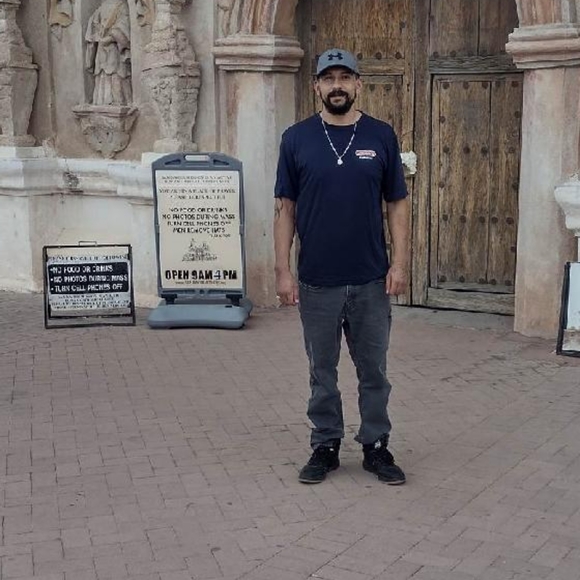 Profile Picture of Joe Velazquez (@joe323840) on Poshmark