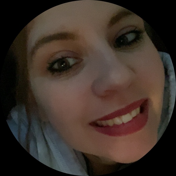 Profile Picture of Aimee Case (@aimeecase29) on Poshmark