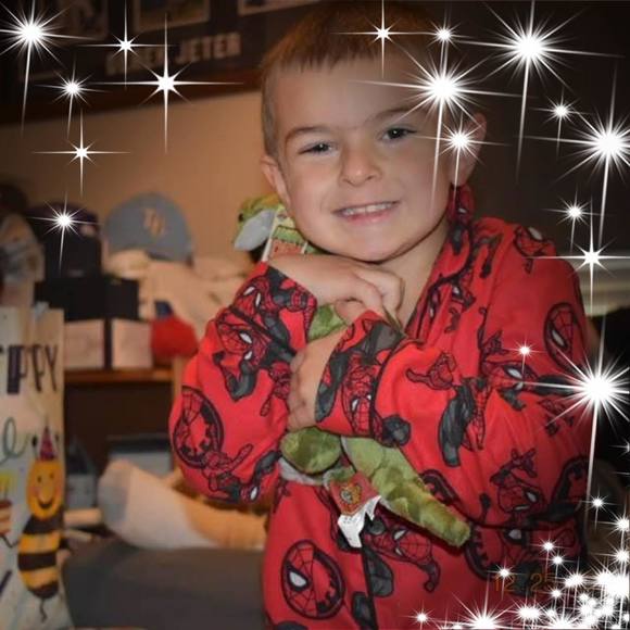 Profile Picture of Colleen Fobes (@daughtergator) on Poshmark