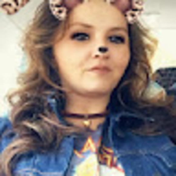 Profile Picture of Hazel Toler (@hazeltoler9880) on Poshmark