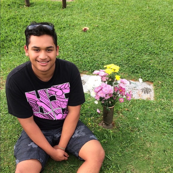 Profile Picture of Akamu Campbell (@kamukeyzzz) on Poshmark