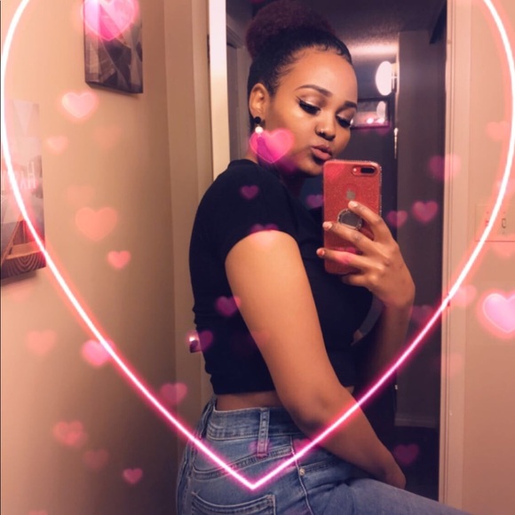 Profile Picture of Mehret Weldeab (@mercy744) on Poshmark