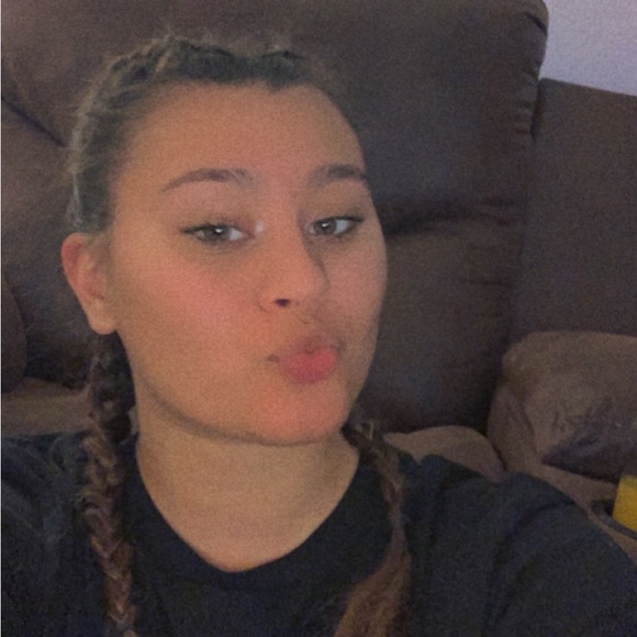 Profile Picture of Madison Cacioppo (@madisoncacioppo) on Poshmark