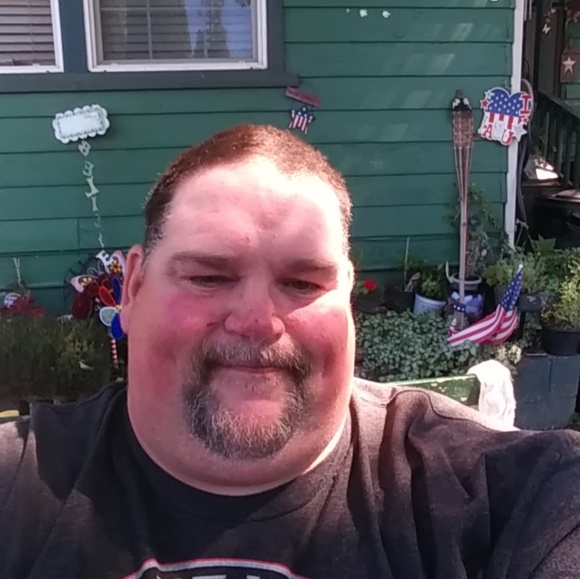 Profile Picture of Steven Rash (@bigsteve1979) on Poshmark