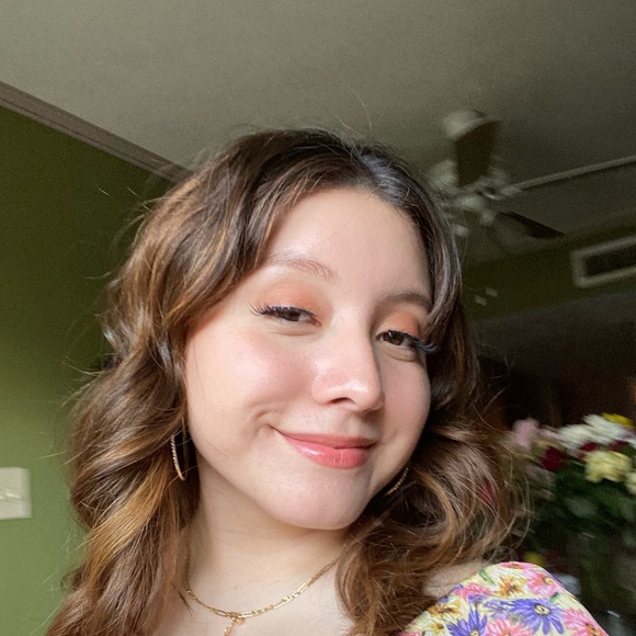 Profile Picture of Joyce Ramirez (@joyceramirez) on Poshmark