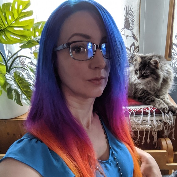 Profile Picture of Gretchen Bogdanska (@grey_amaranth) on Poshmark