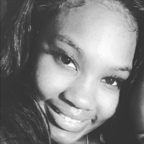 Profile Picture of Rayven Ruth (@rayvenruth) on Poshmark