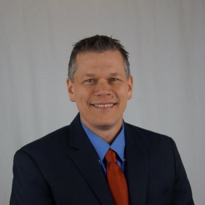 Profile Picture of Brian Niekamp (@KneeCamper) on Twitter