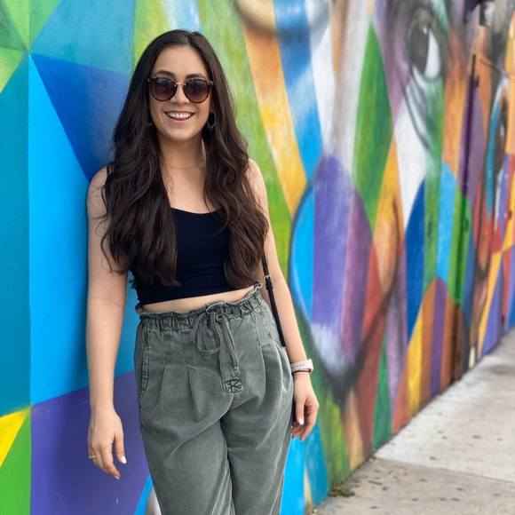 Profile Picture of Alexa Faraimo (@a_faraimo) on Poshmark