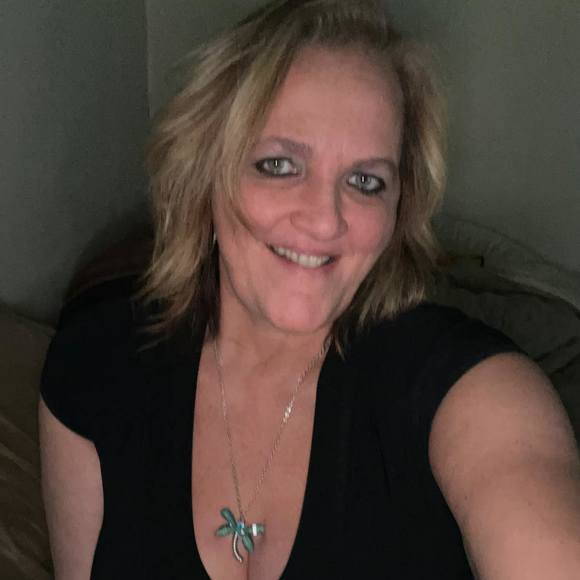 Profile Picture of Lisa Glisson-devinney (@sassylisa68) on Poshmark