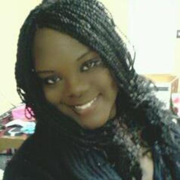 Profile Picture of Veronica Harrell (@roni_lynn_2010) on Poshmark