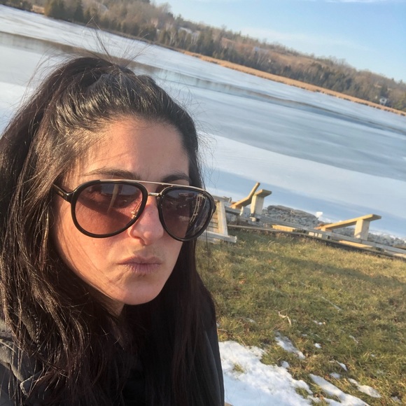 Profile Picture of Viki Stefanopoulos (@vikpatrinia29) on Poshmark