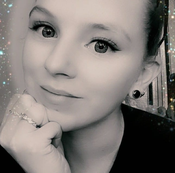 Profile Picture of Melissa Bernier (@mom2huntandjaz) on Poshmark