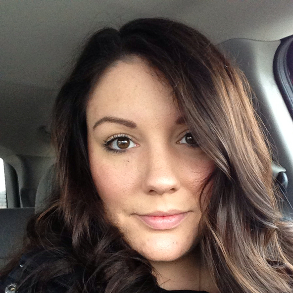 Profile Picture of Chloé Kreitzer (@hummbuzzer) on Poshmark