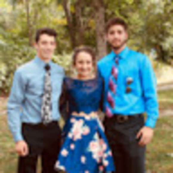 Profile Picture of Liv Linderer (@livlinderer) on Poshmark