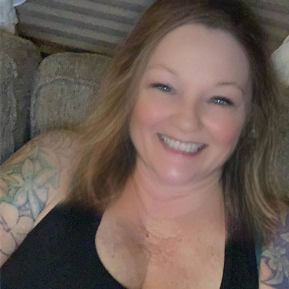 Profile Picture of Donna Evans (@hilotph) on Poshmark