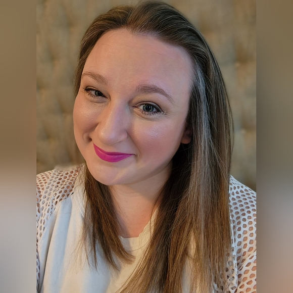 Profile Picture of Loretta Gonzalez (@purses4you) on Poshmark